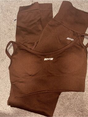 BO+TEE Women's Brown Seamless Track Joggers & Tank Set